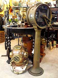 Maritime Antiquitäten, Maschinentelegraf und Taucherhelm